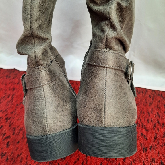 Torrid Women's Booties Sweater Knit Trim Buckle Accent Gray Size 11 - Picture 9 of 14